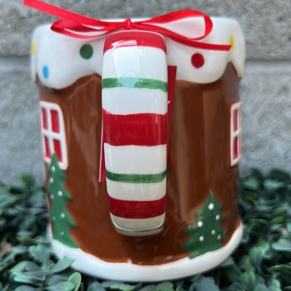 Large Christmas Gingerbreads House Mug - Picture 3 of 5